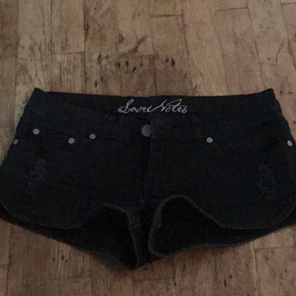 CLASSIC BLACK SHORTS
